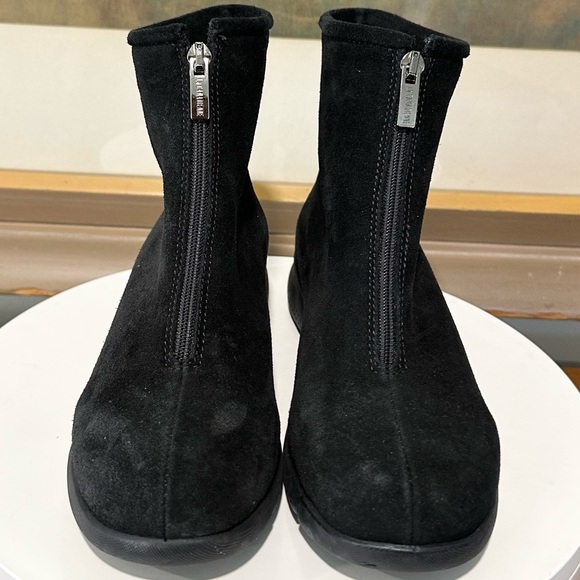 🌹LA CANADIENNE🌹 Lavender Black Ankle Boot Size: 5M - Picture 7 of 15